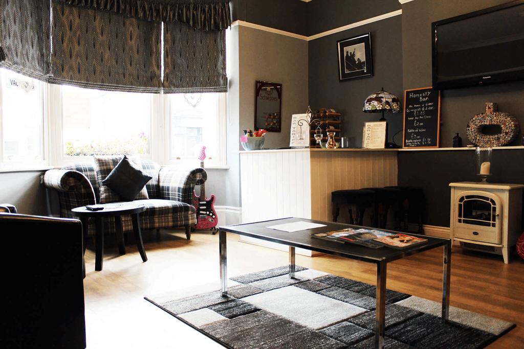Hazeldene Guest House Селби Экстерьер фото